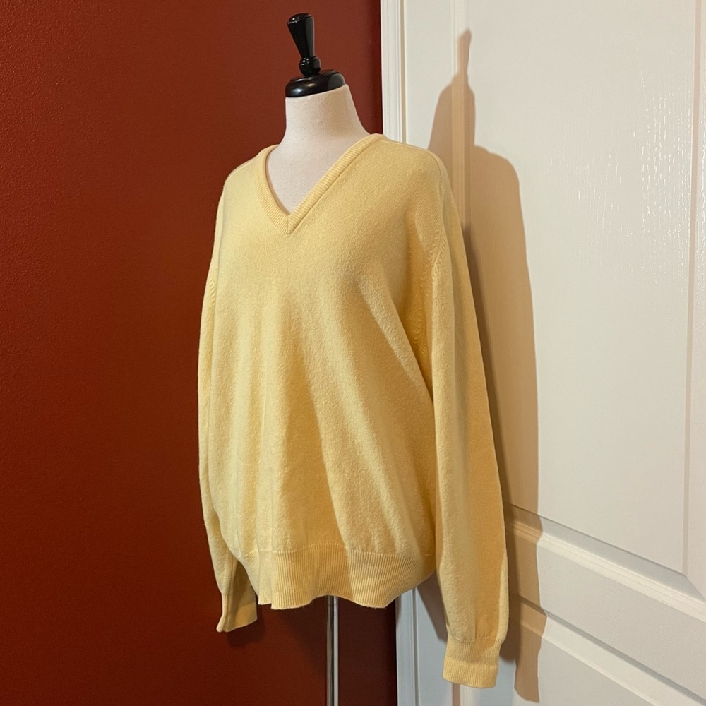 Alan Paine Men’s Yellow Preppy Pure Lambswool Great Britain V Neck Lux Sweater‎